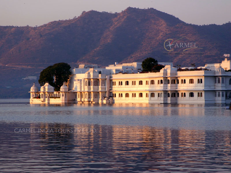 Udaipur Luxury Train Tour lake Palace